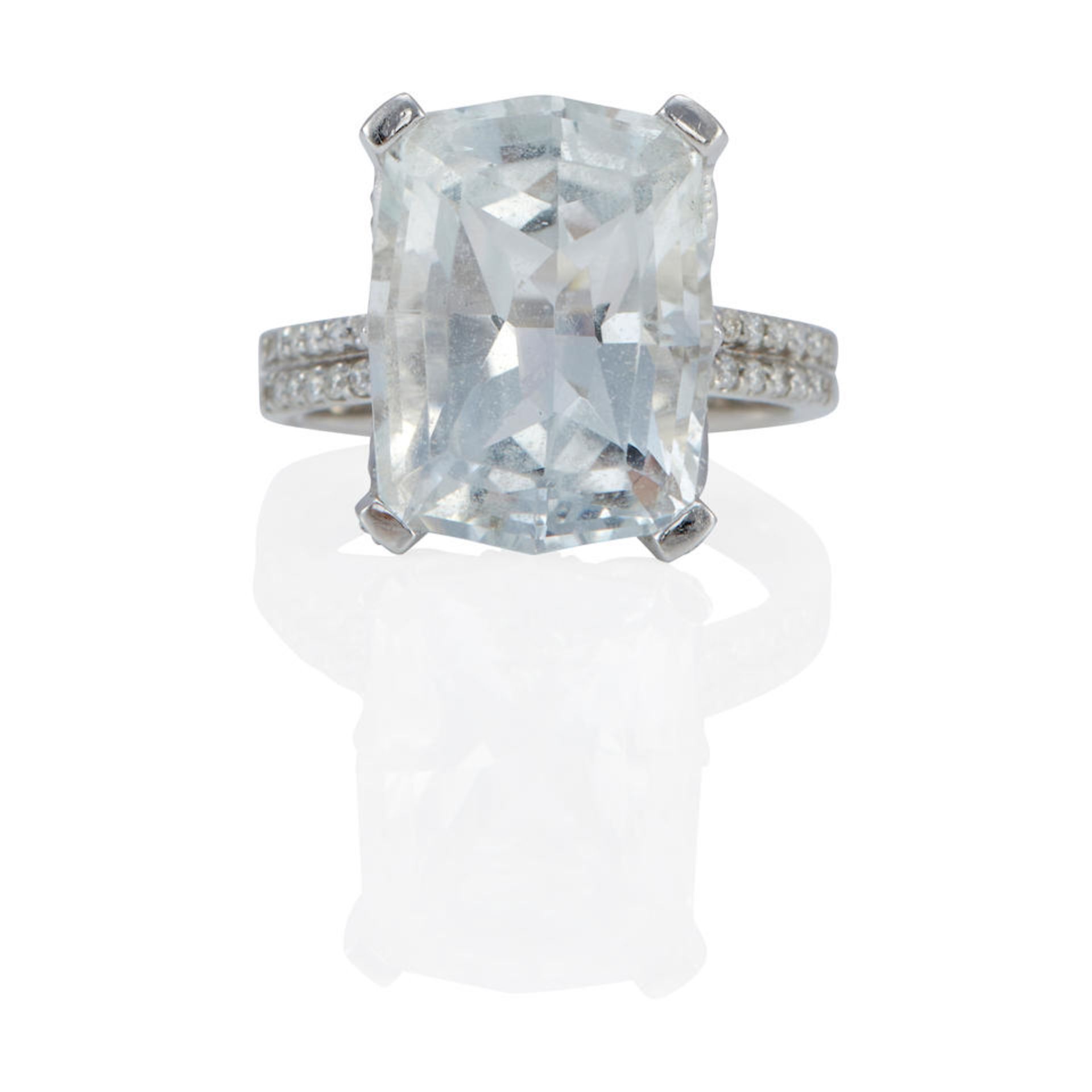 EFFY: AN 18K WHITE GOLD, AQUAMARINE AND DIAMOND RING