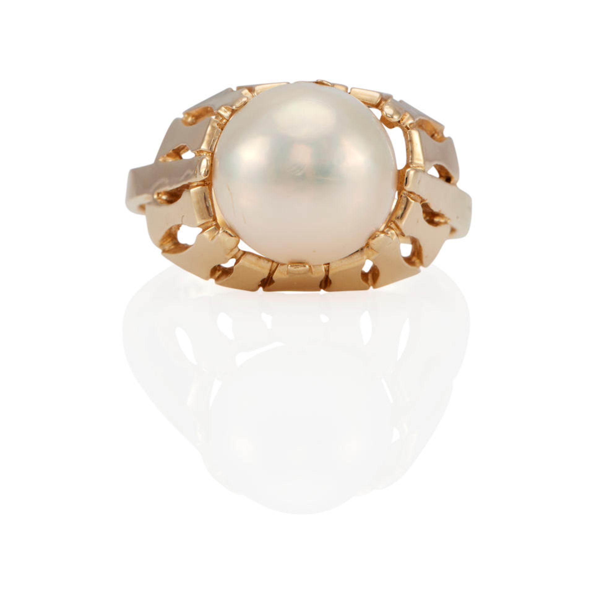 A 14K GOLD AND MABE CULTURED PEARL RING