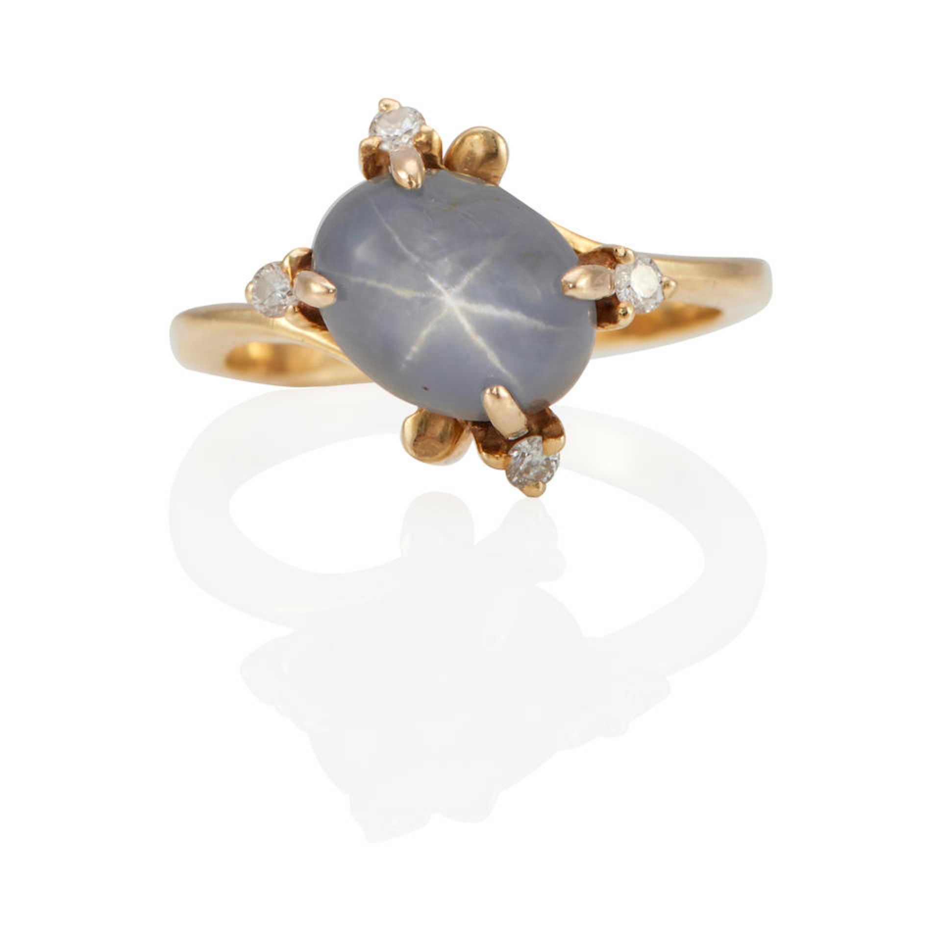 A 14K GOLD, STAR SAPPHIRE AND DIAMOND RING