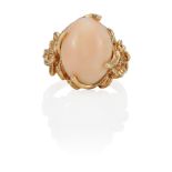 A 14K GOLD AND CORAL RING