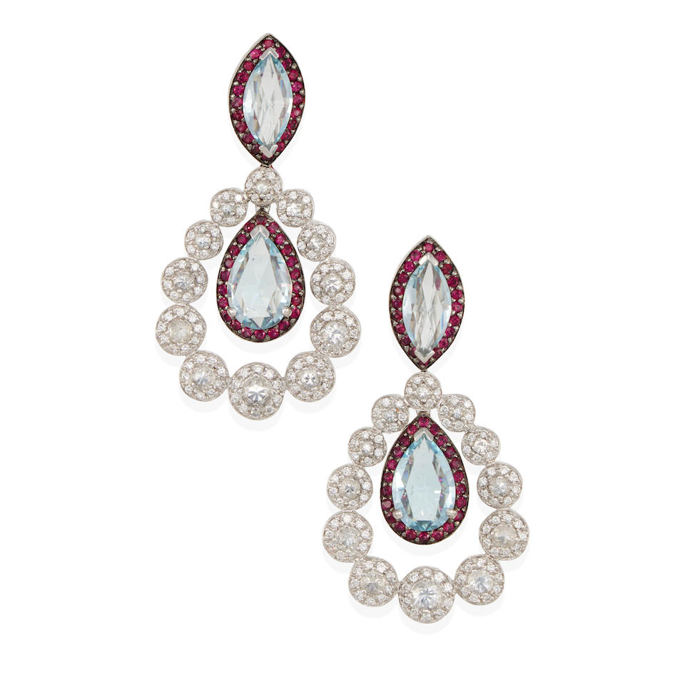 A PAIR OF 18K WHITE GOLD, AQUAMARINE, GARNET AND DIAMOND EARRINGS