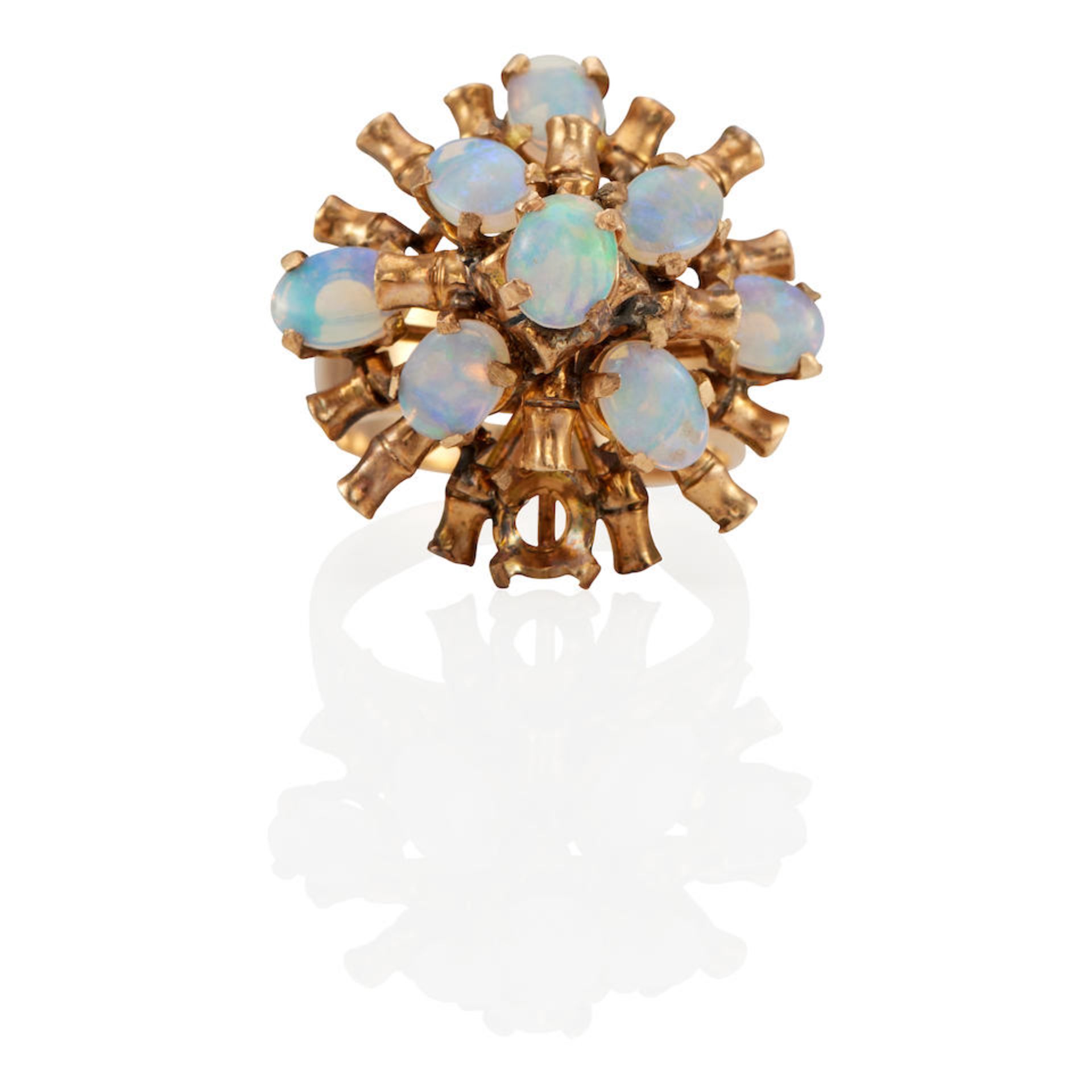 AN 18K GOLD AND OPAL RING