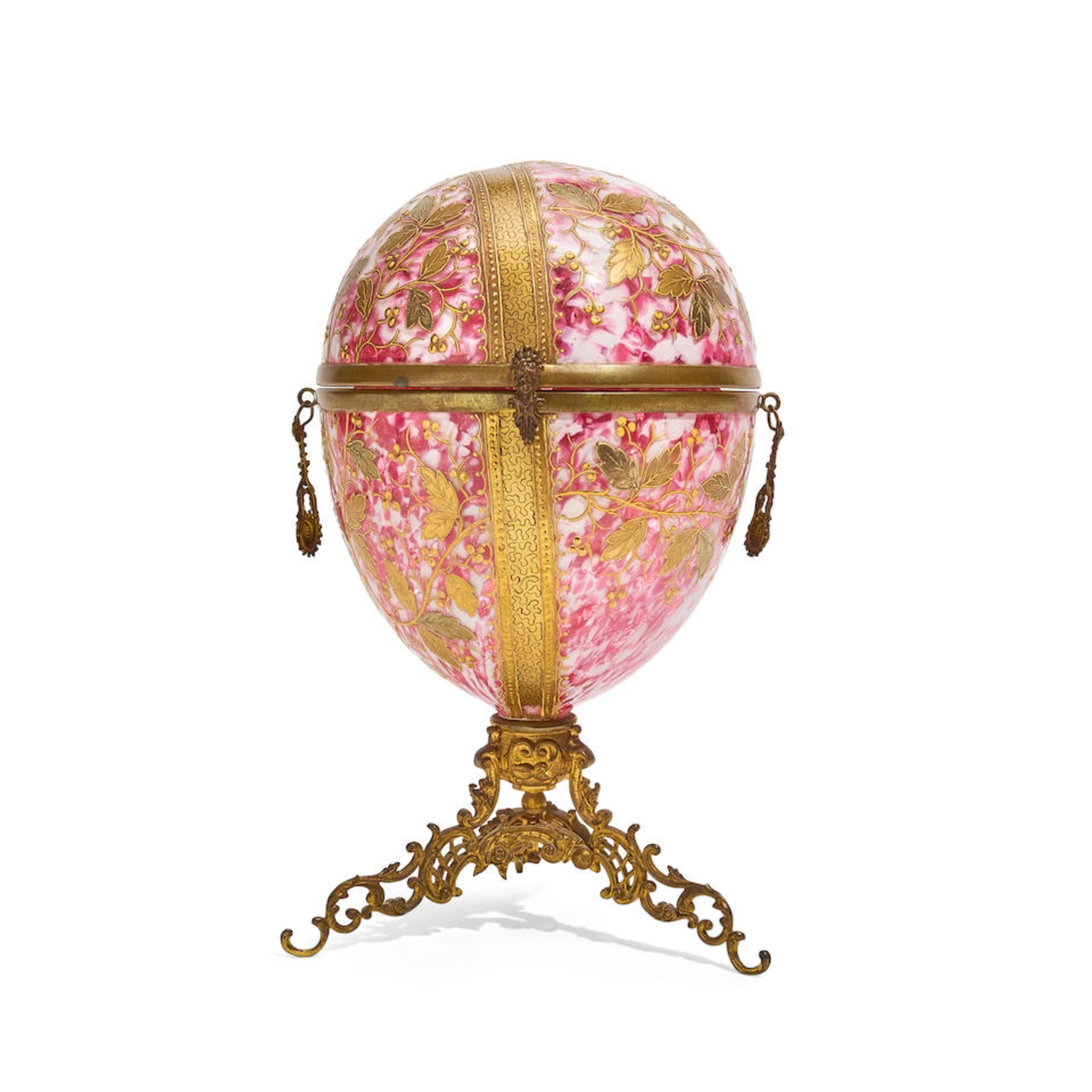 A MOSER BRASS MOUNTED GILT, SILVERED AND ENAMELLED PINK GLASS EGG-FORM TANTALUSEarly 20th century - Bild 2 aus 2