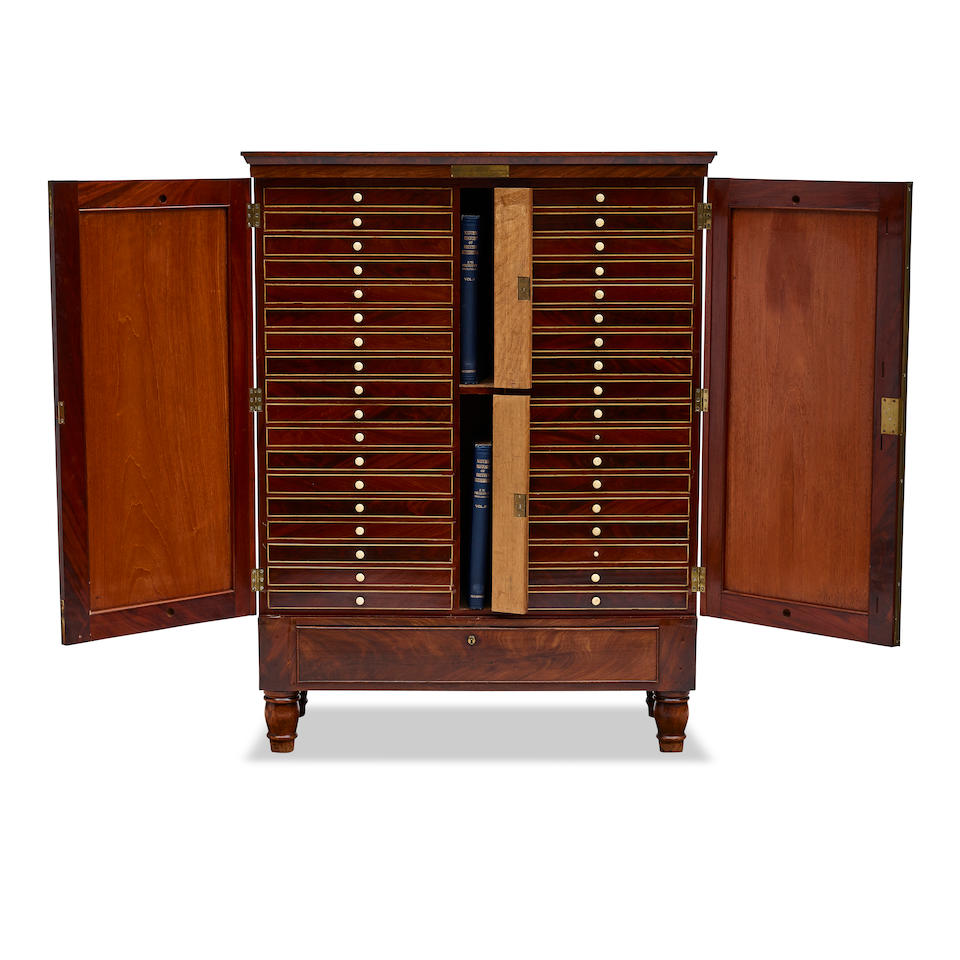 AN ENGLISH MAHOGANY COLLECTOR'S CABINET19th century - Image 4 of 4