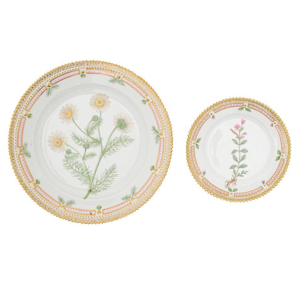 A SET OF FIFTEEN ROYAL COPENHAGEN PORCELAIN FLORA DANICA PLATESDenmark, 20th century - Image 3 of 3