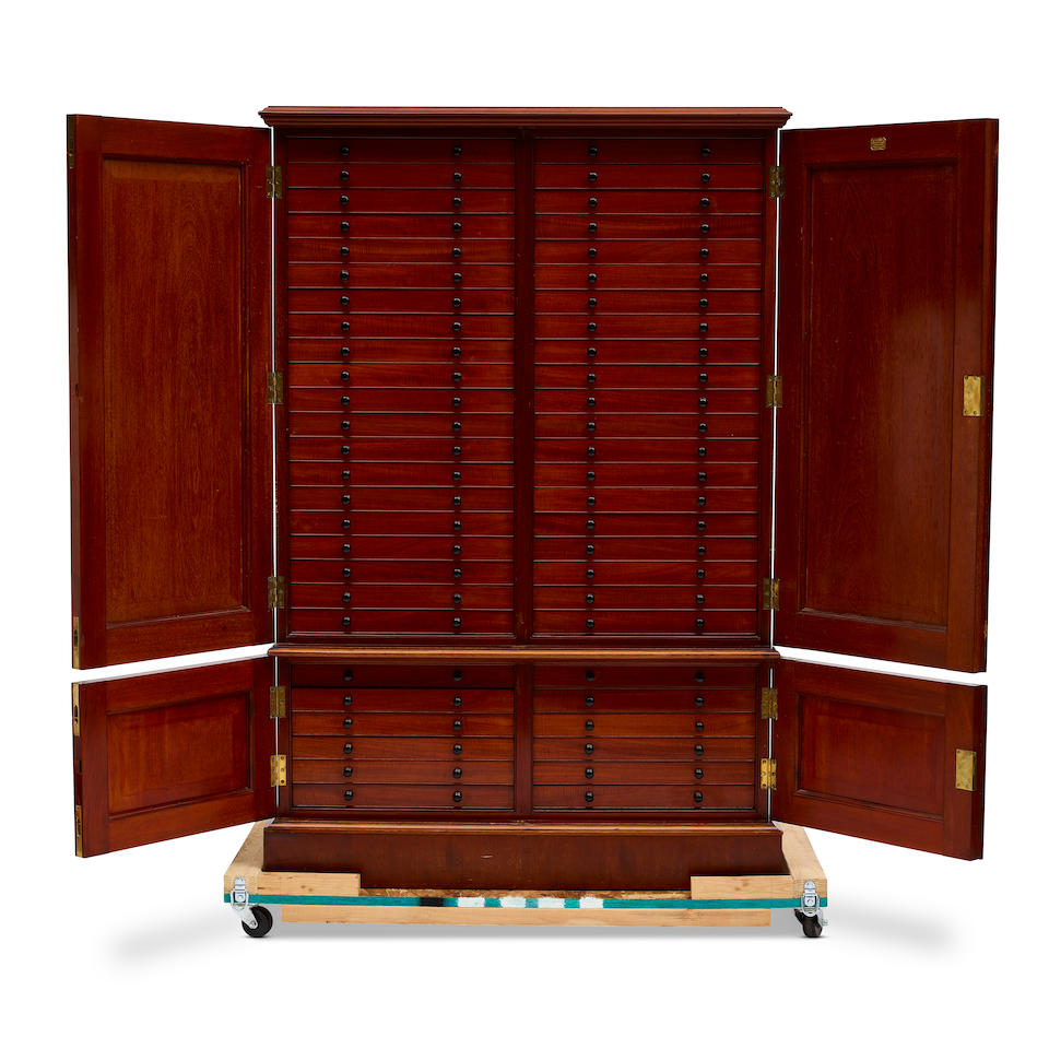 AN ENGLISH MAHOGANY COLLECTOR'S CABINETThomas Gurney, early 20th century - Image 6 of 6