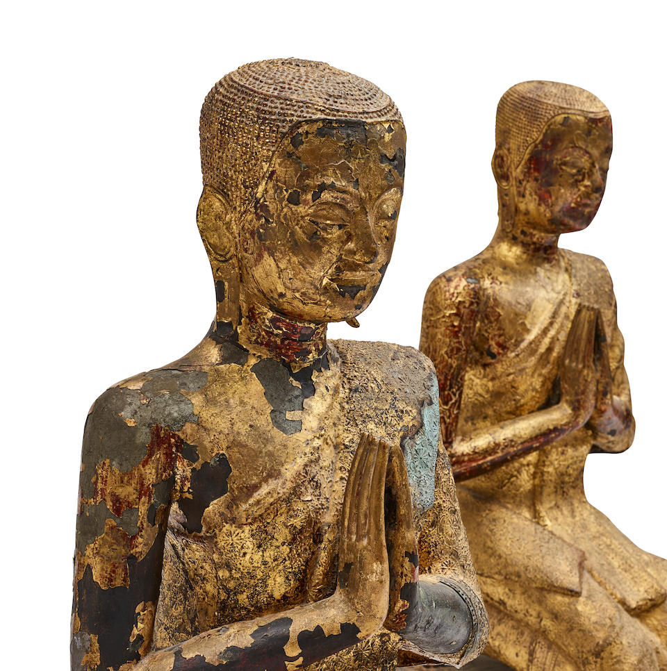 TWO RATTANAKOSIN STYLE GILT AND LACQUERED METAL FIGURES OF KNEELING MONKSThailand, 19th/20th cen... - Image 3 of 3