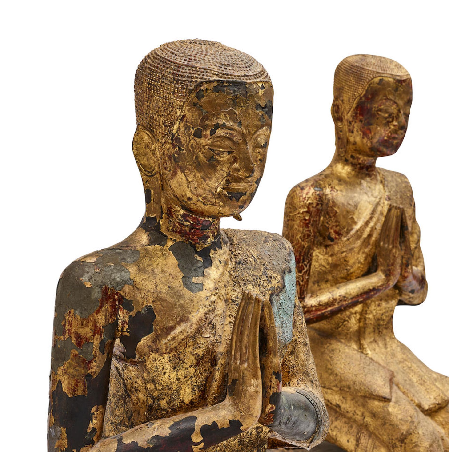 TWO RATTANAKOSIN STYLE GILT AND LACQUERED METAL FIGURES OF KNEELING MONKSThailand, 19th/20th cen... - Bild 3 aus 3