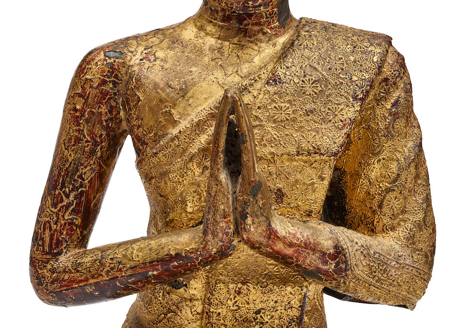 TWO RATTANAKOSIN STYLE GILT AND LACQUERED METAL FIGURES OF KNEELING MONKSThailand, 19th/20th cen... - Image 2 of 3