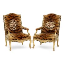 A PAIR OF RÉGENCE GILTWOOD FAUTEUILS