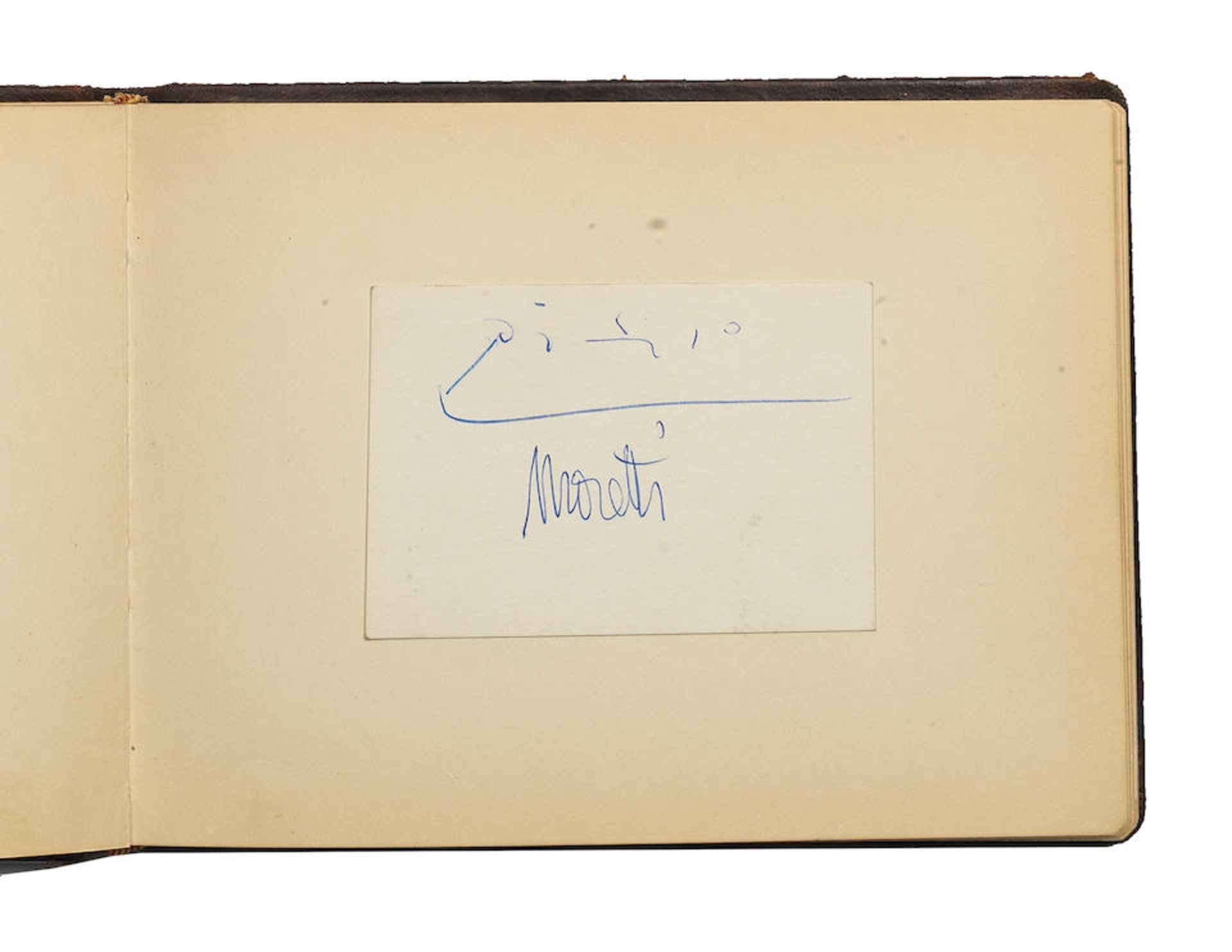 An autograph book comprising many signatures including Mike Hawthorn and Picasso, ((2)) - Bild 2 aus 5