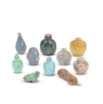 A VARIED GROUP OF SNUFF BOTTLES AND CARVINGS 19th/20th century (14)