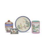 A GROUP OF FAMILLE ROSE WARES Qing Dynasty/Republic (5)