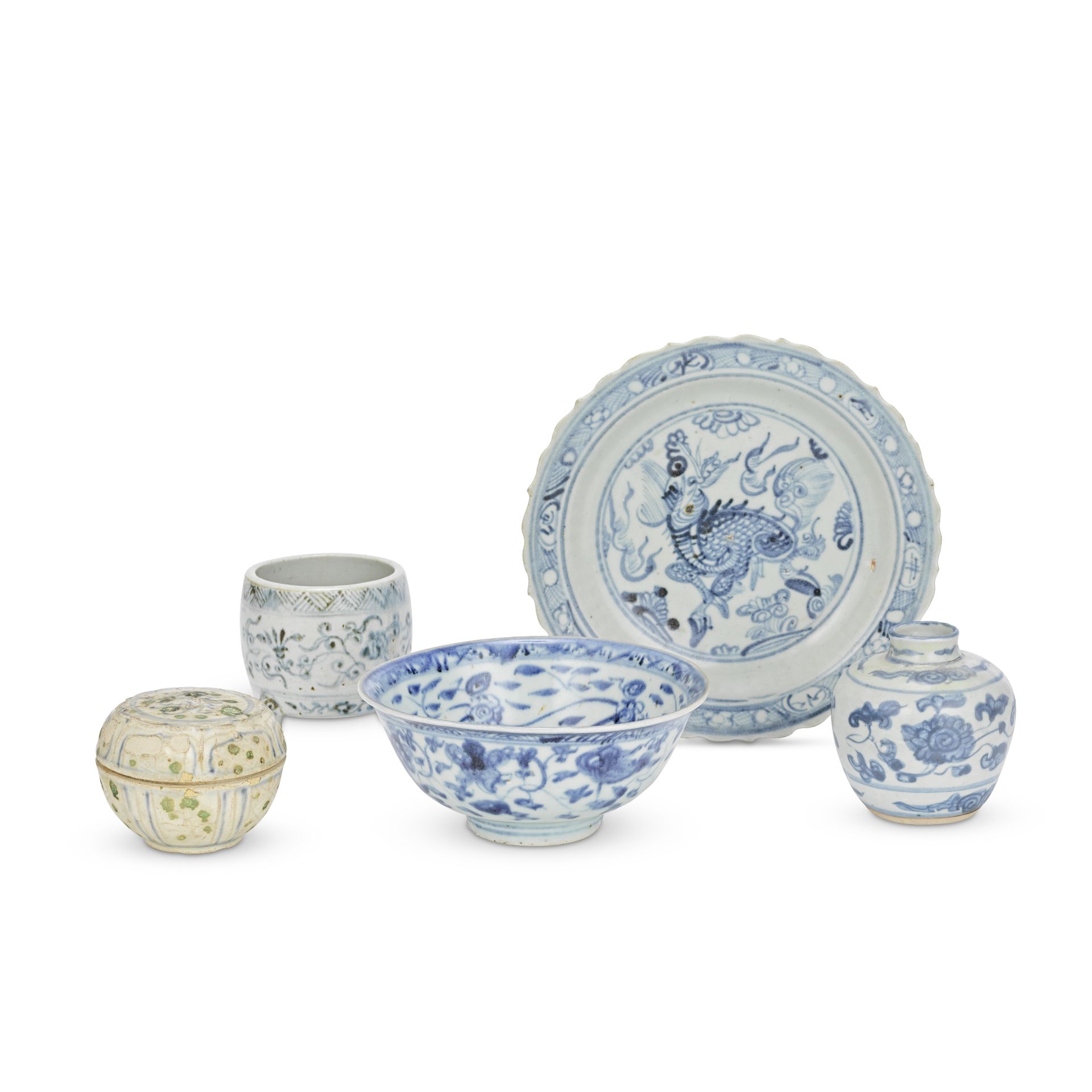 A GROUP OF BLUE AND WHITE WARES 15th-17th century (6)