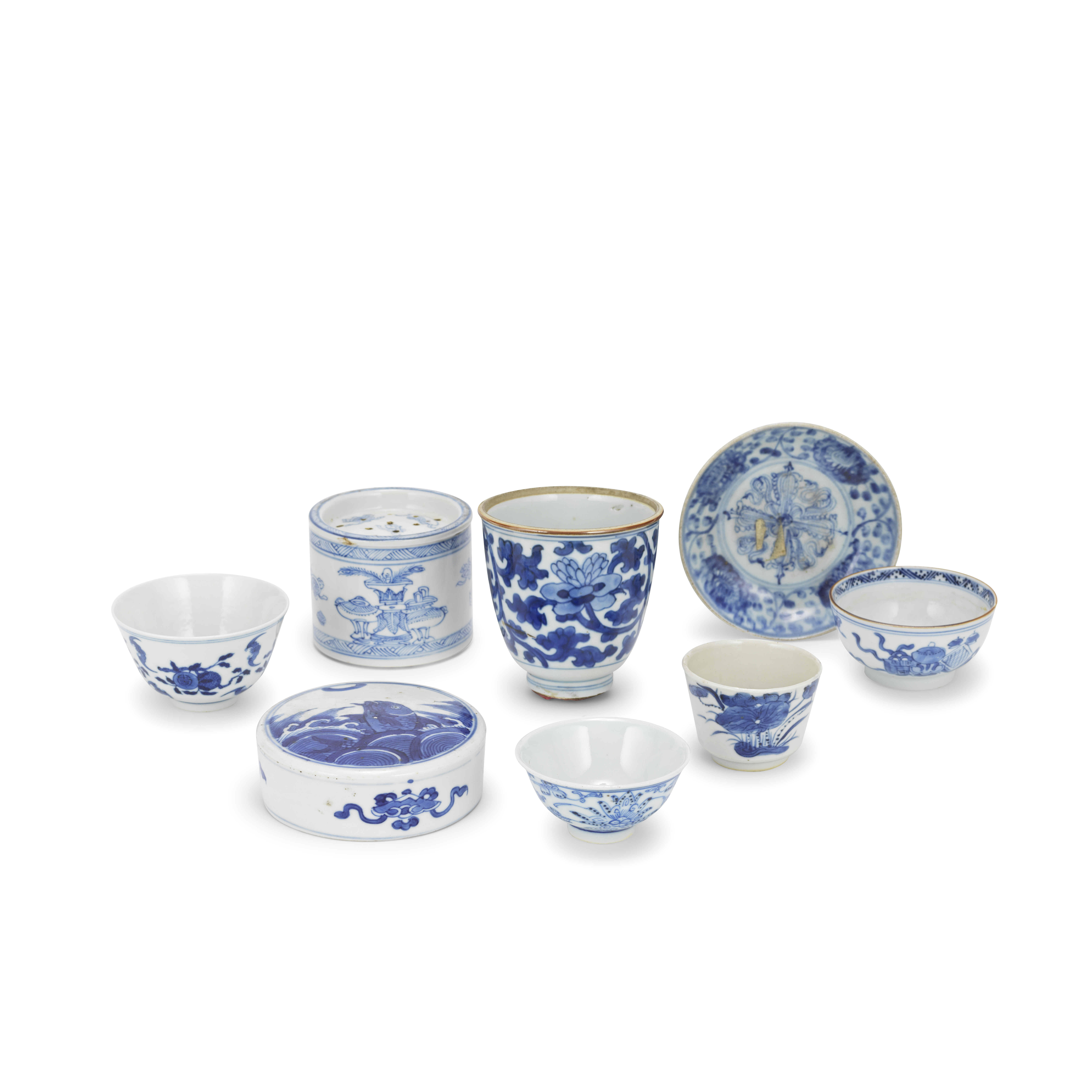 A COLLECTION OF BLUE AND WHITE PORCELAIN Ming Dynasty to 19th century (8)