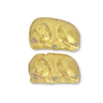 TWO TURQUOISE-INSET GOLD 'LION' PLAQUES Han Dynasty or later (3)