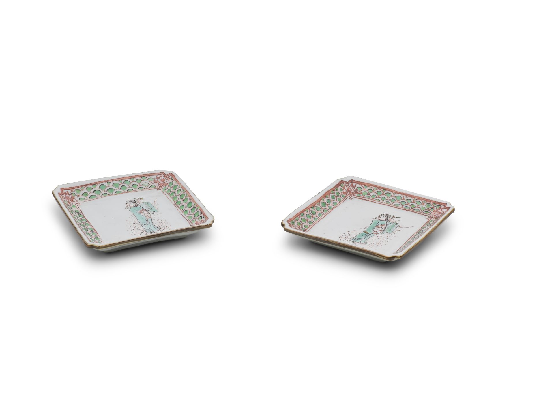 A PAIR OF FAMILLE VERTE SQUARE DISHES Tianqi (2)