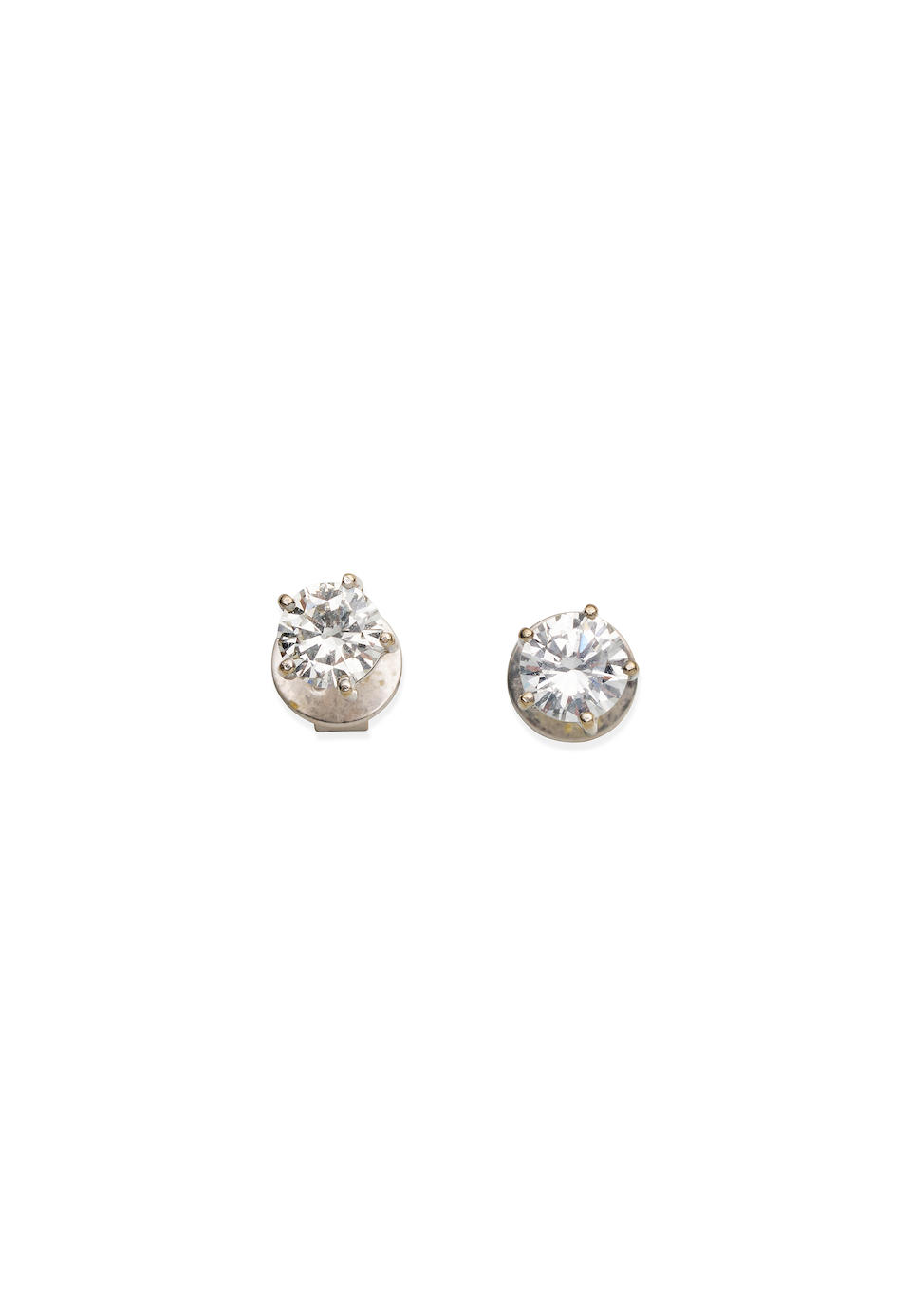 PAIR OF DIAMOND STUDS