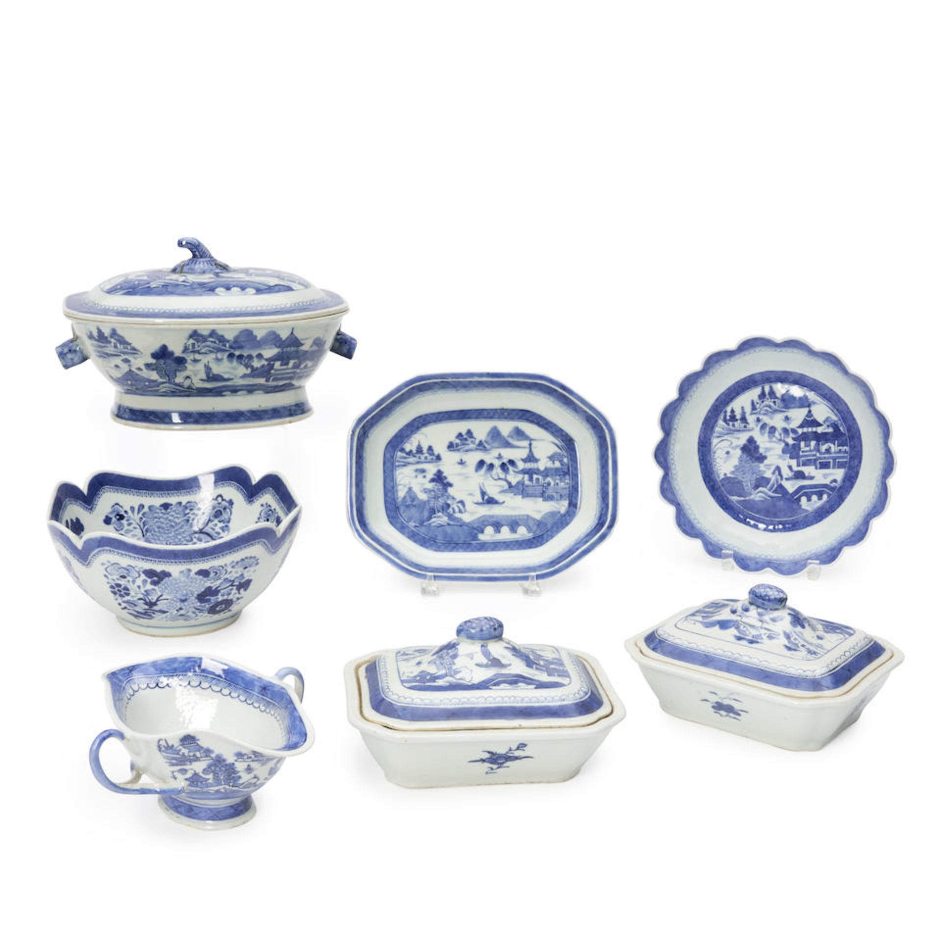 SEVEN PORCELAIN TABLE ITEMS