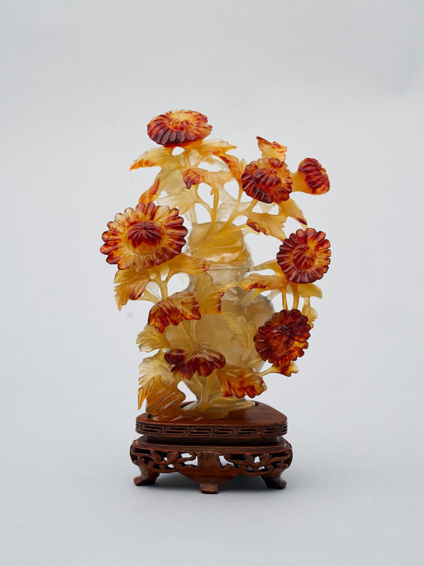 An agate 'daisy' covered vase 20th century