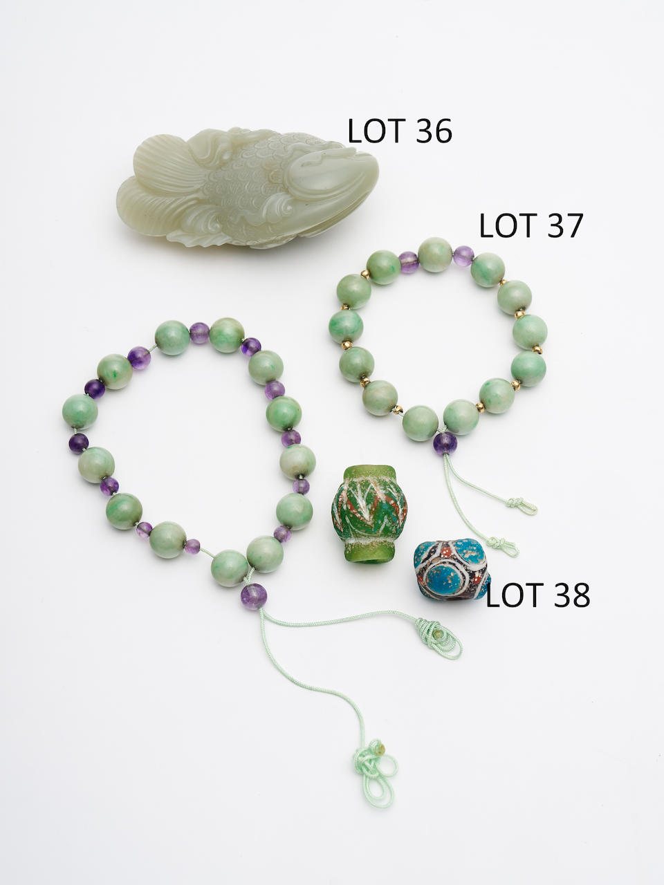 A pair of spinach jade and amethyst beaded bracelets 20th century (2)