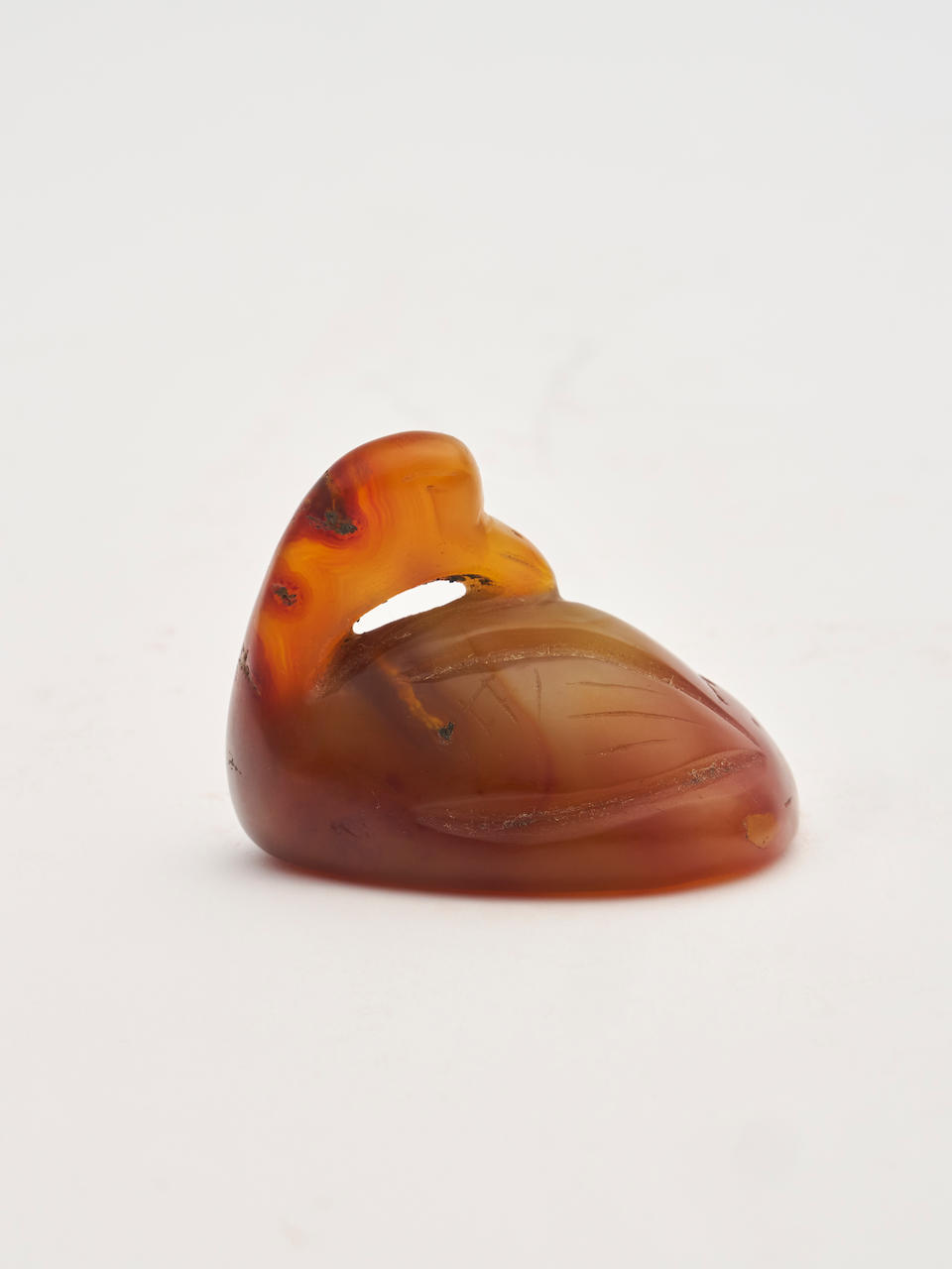 An agate 'goose' carving