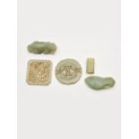 Five celadon and green jade carvings 19th/ 20th century (5)