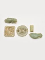 Five celadon and green jade carvings 19th/ 20th century (5)