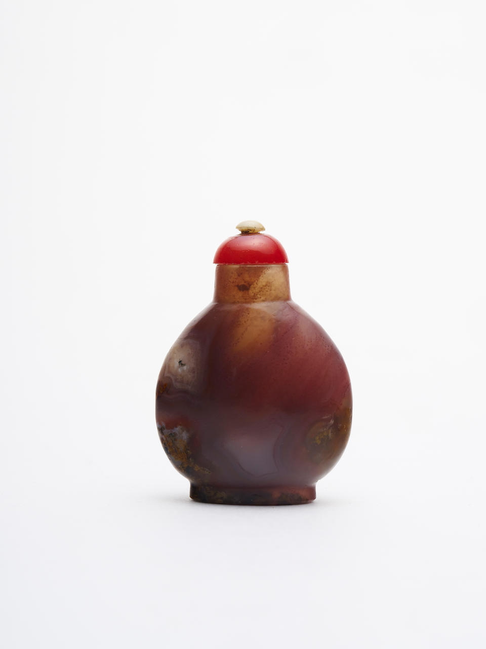 A purple agate snuff bottle 18th/ 19th century