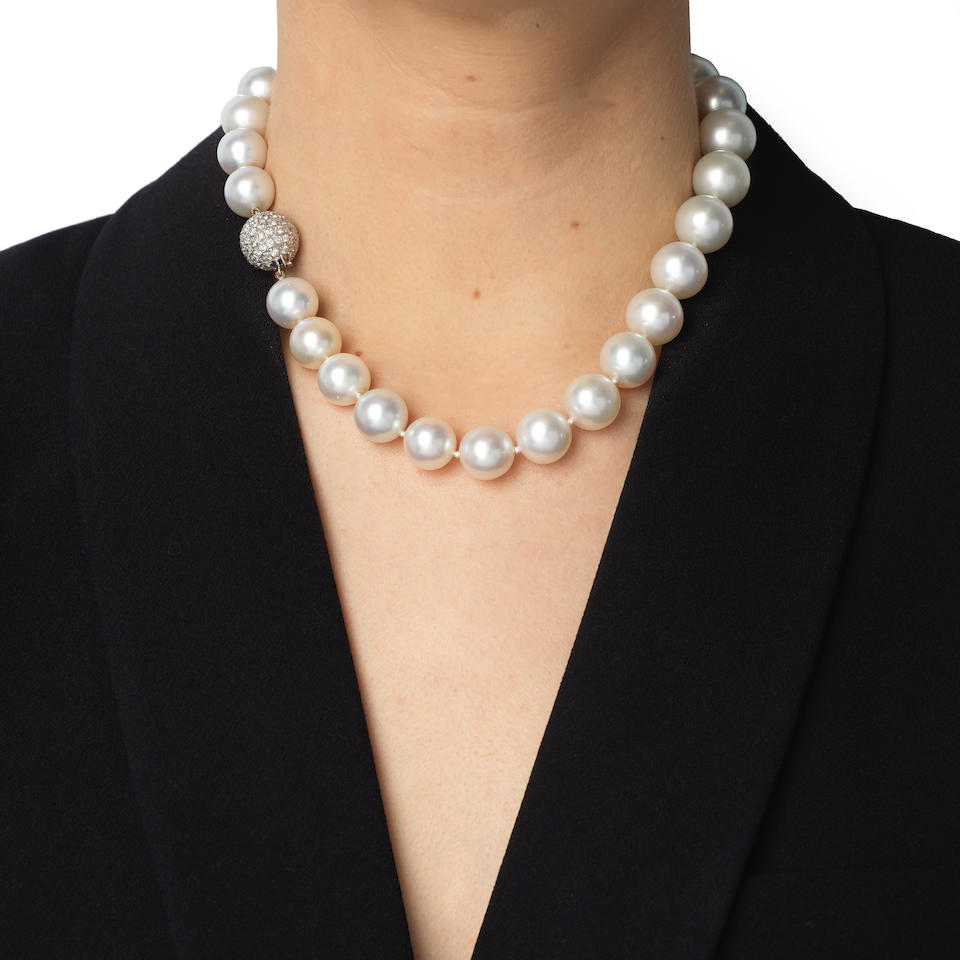 COLLIER PERLES DE CULTURE ET DIAMANTS CULTURED PEARL AND DIAMOND NECKLACE - Image 2 of 3