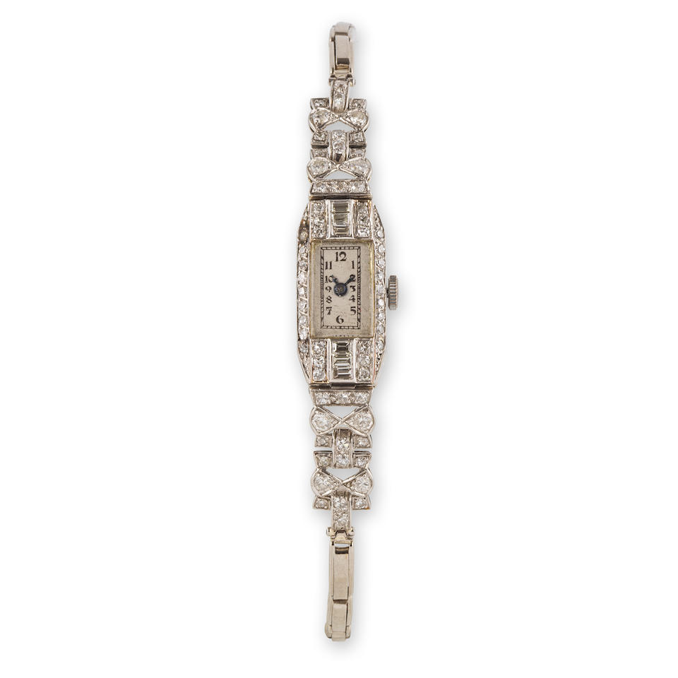 MONTRE DE DAME PLATINE ET DIAMANTS, MOUVEMENT MECANIQUE, CIRCA 1930 LADY'S MANUAL WIND PLATINUM ...