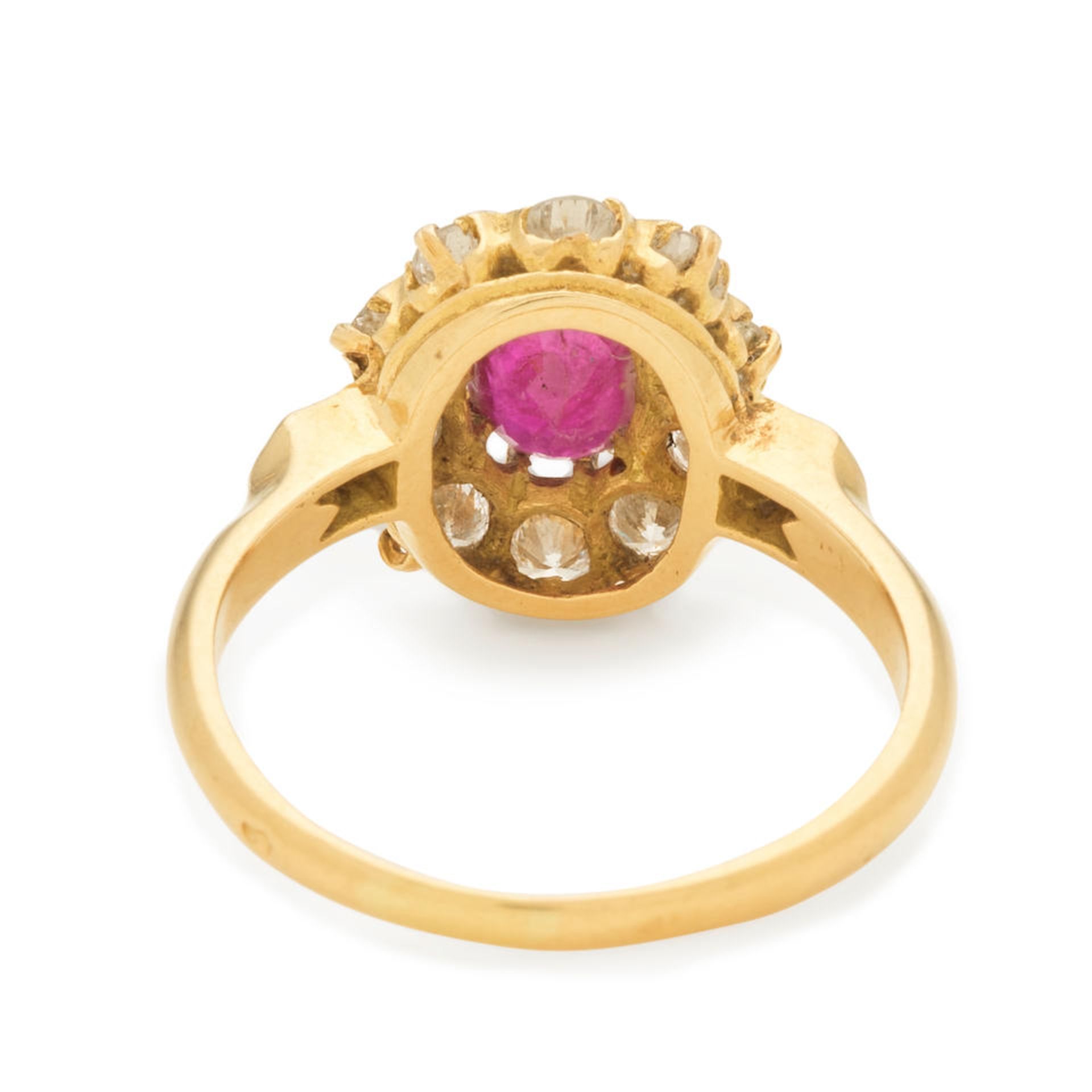 BAGUE RUBIS ET DIAMANTS RUBY AND DIAMOND RING - Bild 2 aus 3