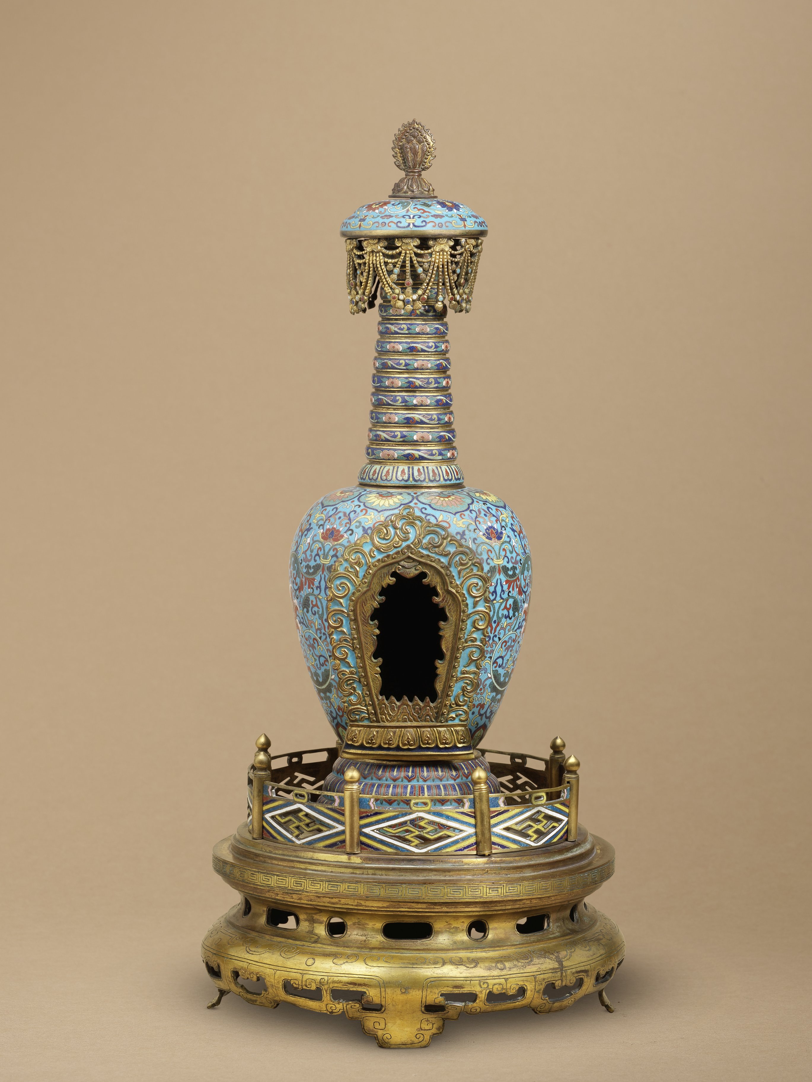 STUPA EN &#201;MAUX CLOISONN&#201;ES ET ALLIAGE DE CUIVRE DOR&#201; DYNASTIE QING, XVIIIE SI&#20...