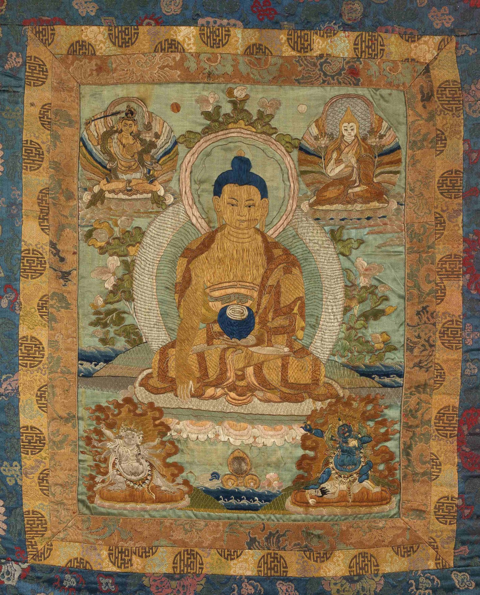 TANGKA EN SOIE BROD&#201;E DE FIL D'OR REPR&#201;SENTANT BOUDDHA SHAKYAMUNI DYNASTIE QING, XVII...