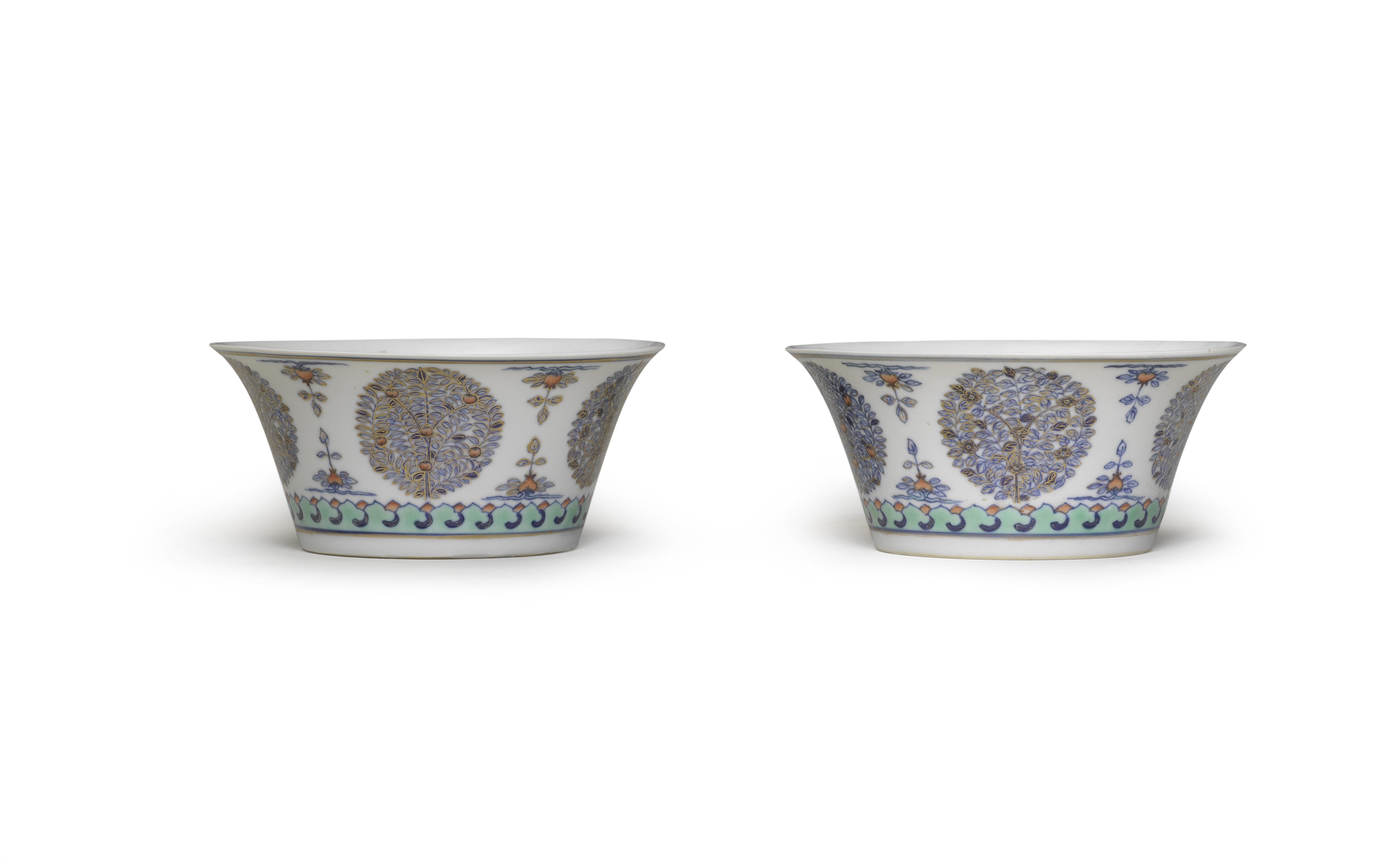 A FINE PAIR OF DOUCAI FLARING BOWLS Jiaqing seal marks and of the period (4)