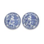 A PAIR OF LARGE BLUE AND WHITE 'ROMANCE OF THE THREE KINGDOMS' DISHES Kangxi (2)