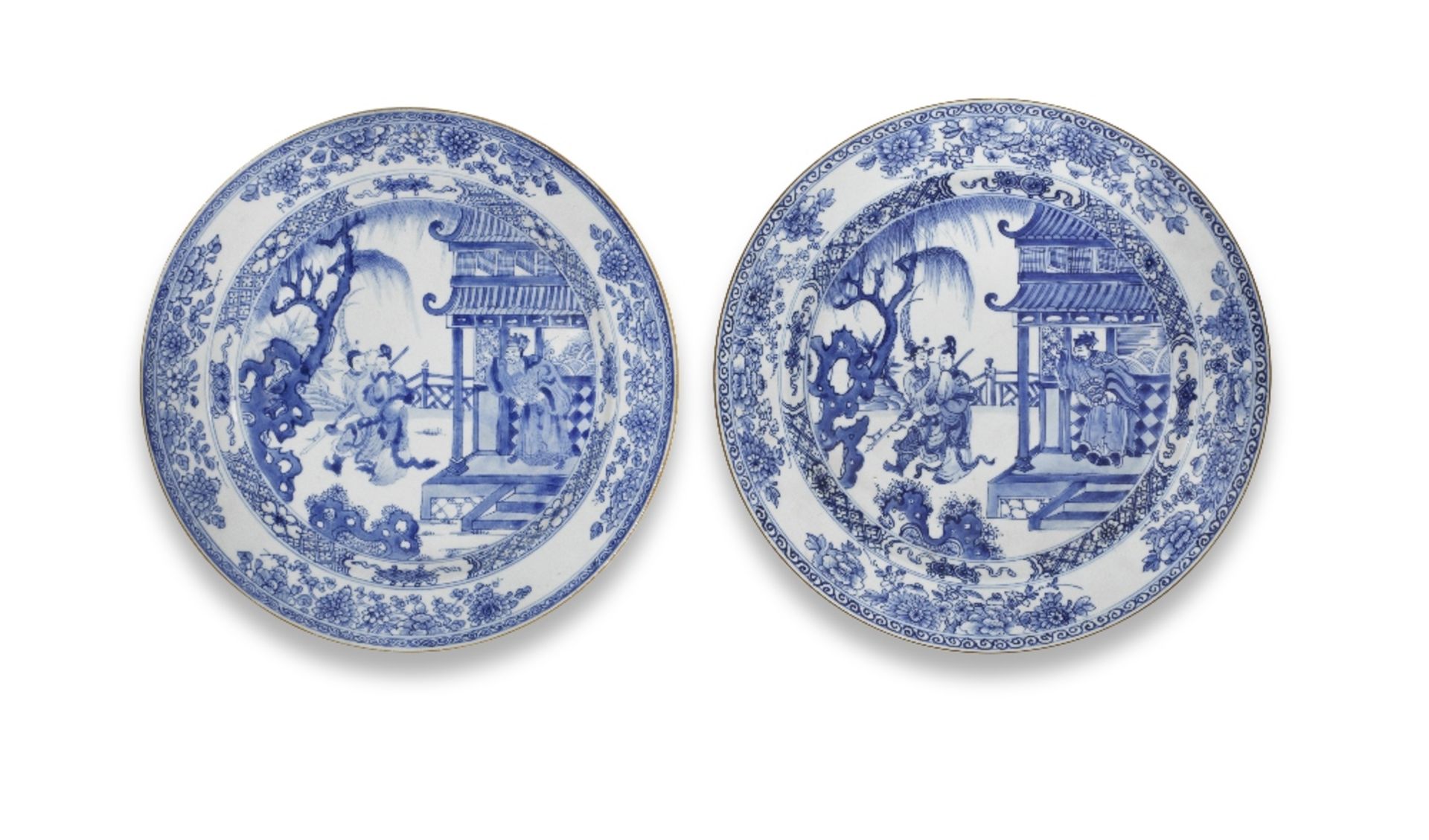 A PAIR OF LARGE BLUE AND WHITE 'ROMANCE OF THE THREE KINGDOMS' DISHES Kangxi (2)