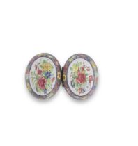 A FINE PAINTED ENAMEL FLORAL SNUFF BOX AND COVER Qianlong (2)