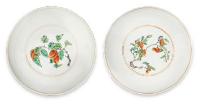 A FINE PAIR OF FAMILLE VERTE SAUCER-DISHES Chenghua six-character marks, Kangxi (2)