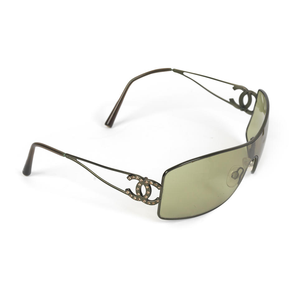 Karl Lagerfeld for Chanel: a Pair of Green CC Visor Sunglasses 2000s - Image 2 of 2