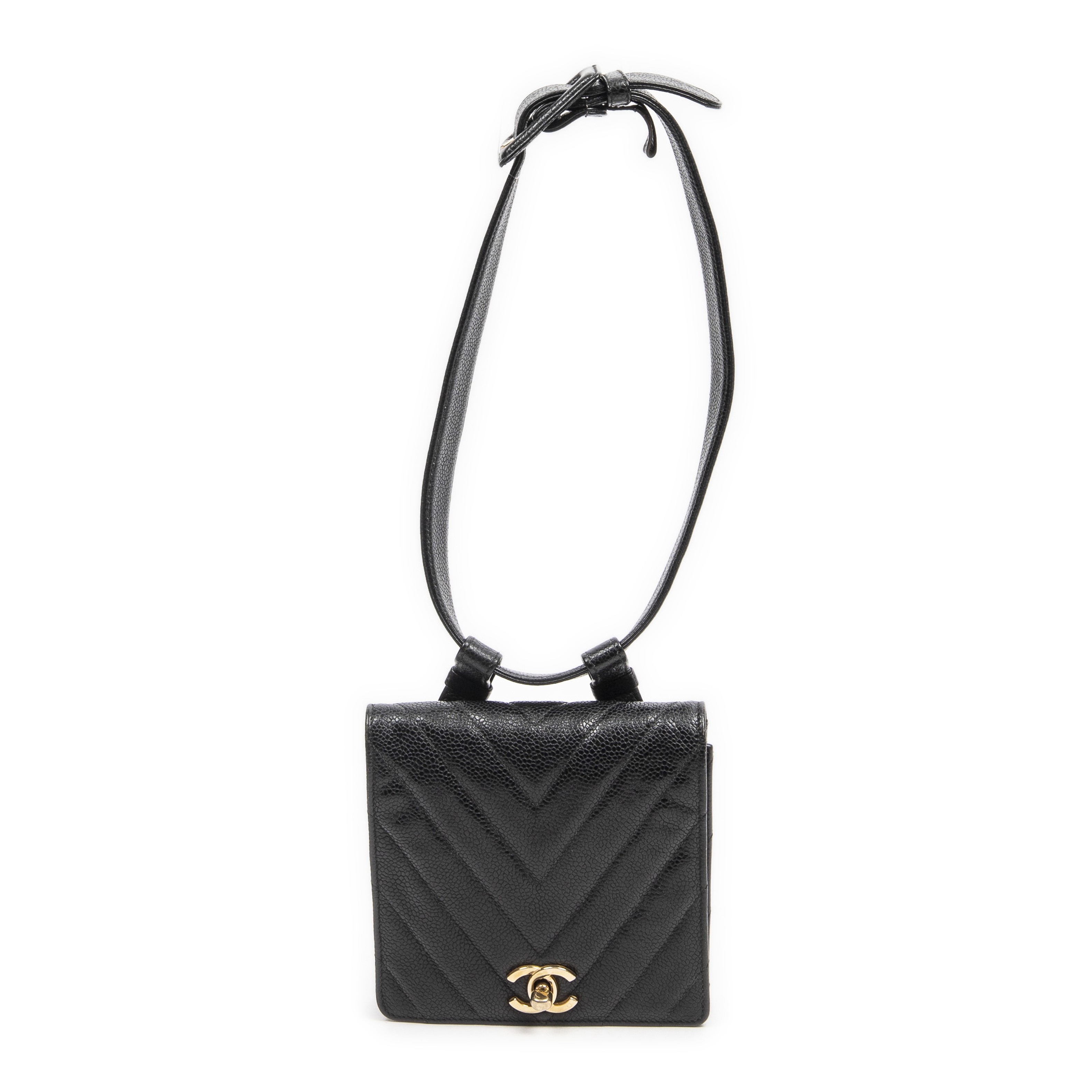 CHANEL, ann&#233;e 1991. Petit sac de ceinture en veau caviar chevrons noir. Directeur artistiqu...