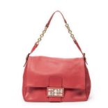 FENDI. Sac 'Large Mama Forever' en cuir agneau rose corail.