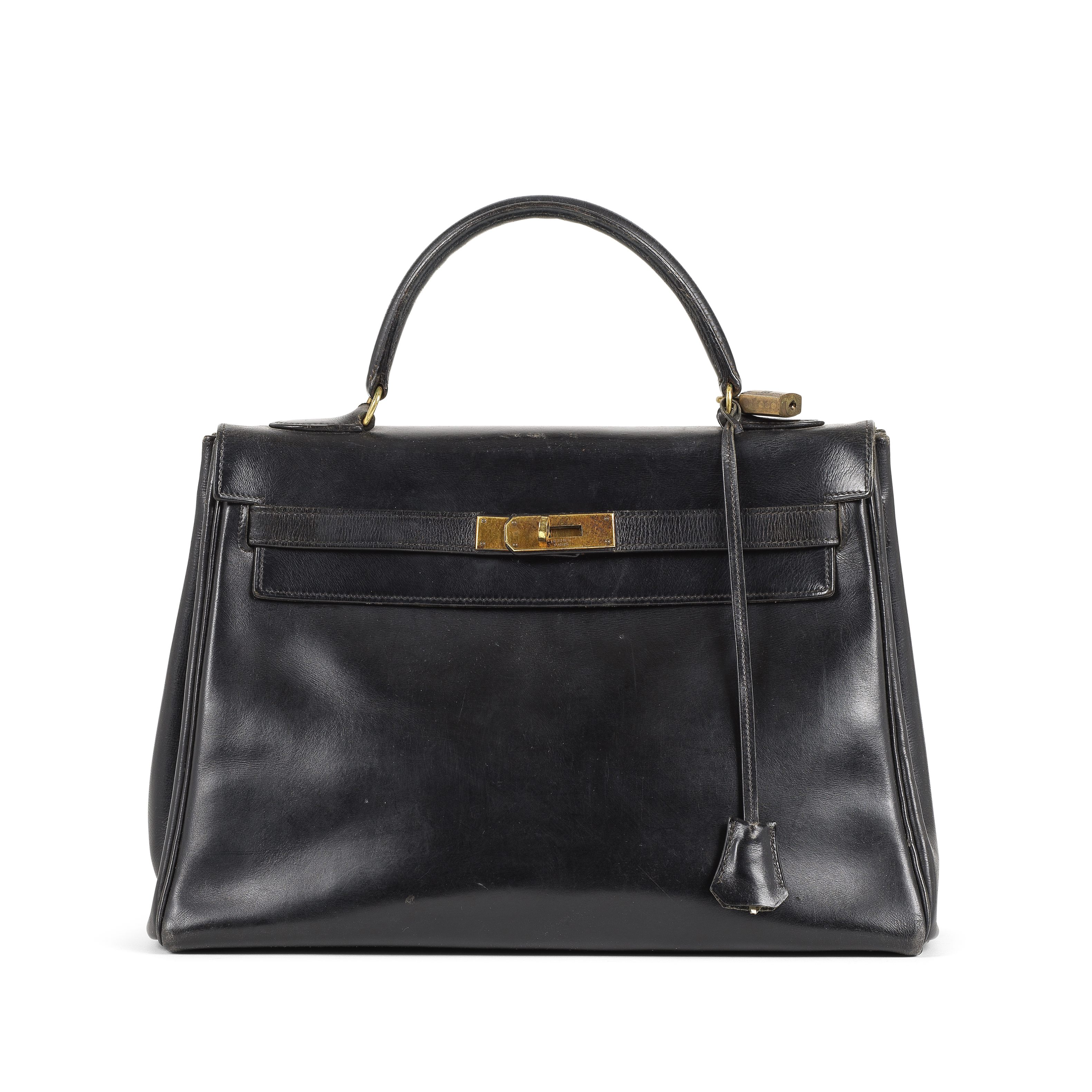 HERMES Paris, circa 1970. Sac 'Kelly' 32 cm en box noir.