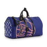 Louis VUITTON x NBA, Edition Limit&#233;e, ann&#233;e 2022. Sac 'Keepall' en cuir Monogram bleu ...