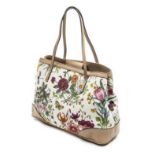 GUCCI, Edition Limit&#233;e. Sac cabas '50 Years in Japan' en toile GG imprim&#233;e blanc, rose...