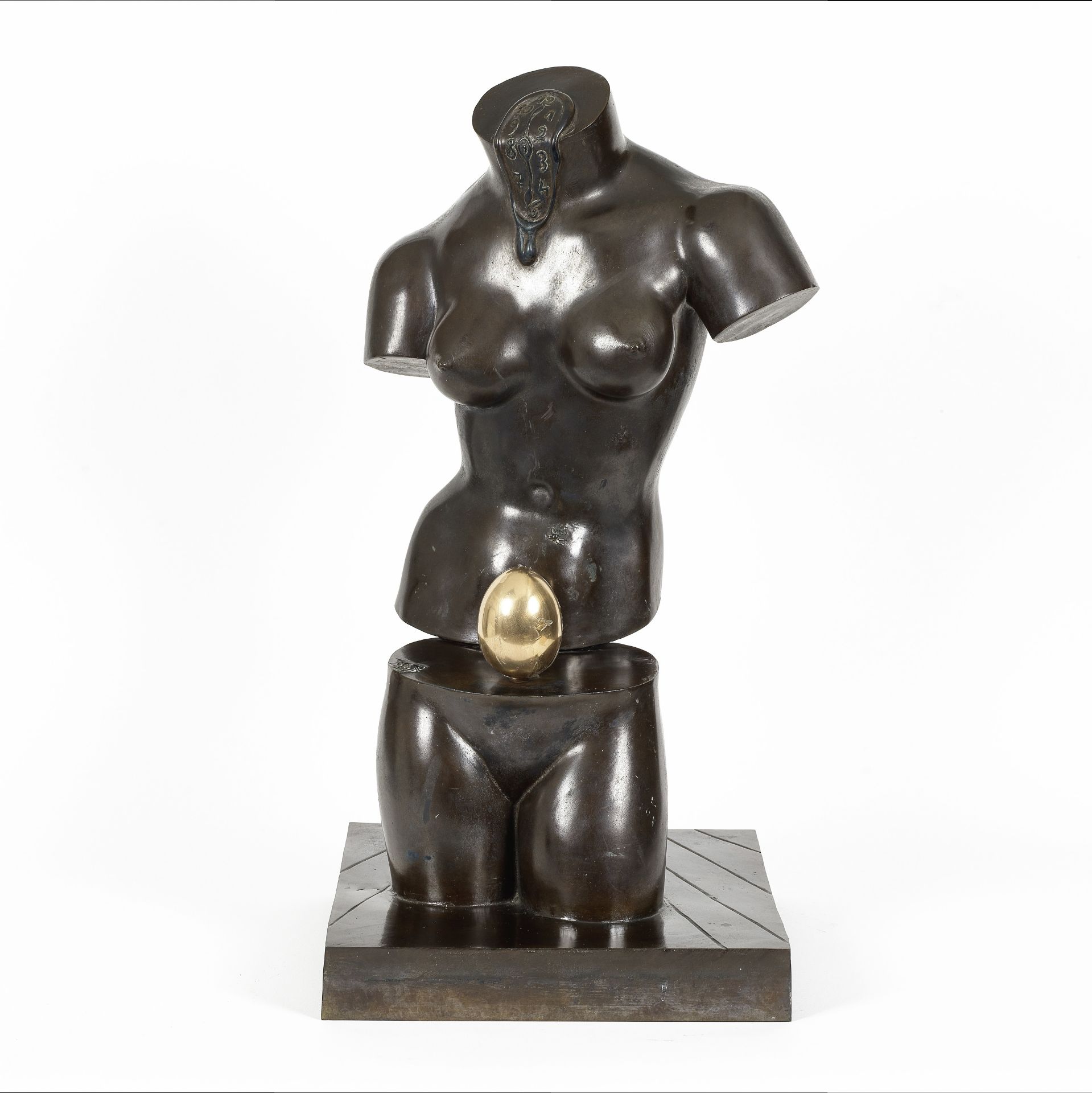 SALVADOR DALI (1904-1989) Space Venus, 1977 Bronze &#224; patine marron et or Signature incis&#2...