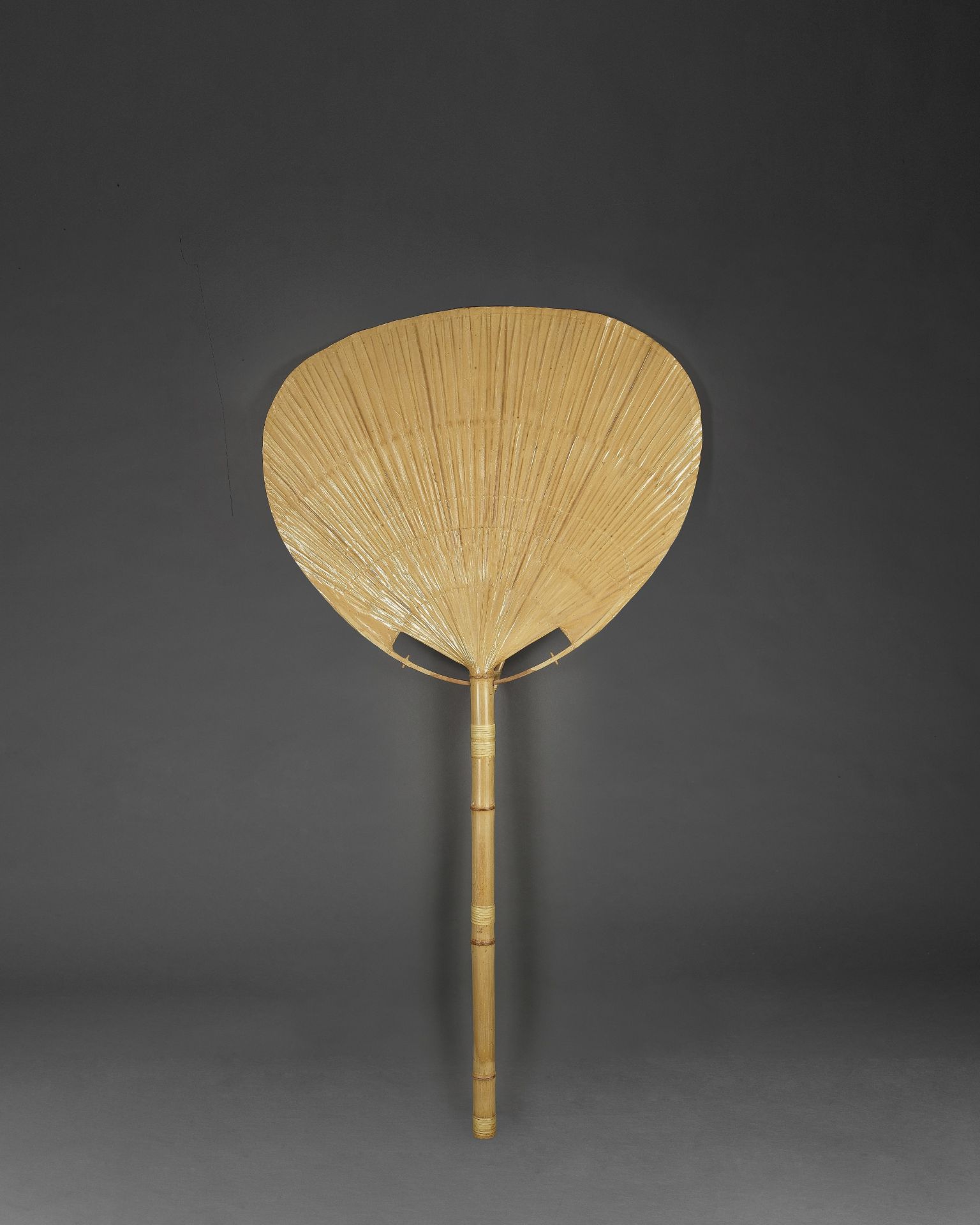 INGO MAURER (1932-2019) Lampadaire Uchiwa ICr&#233;ation en 1973Edition Design MEtiquette de l'&...