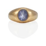 A 14K GOLD AND SAPPHIRE RING