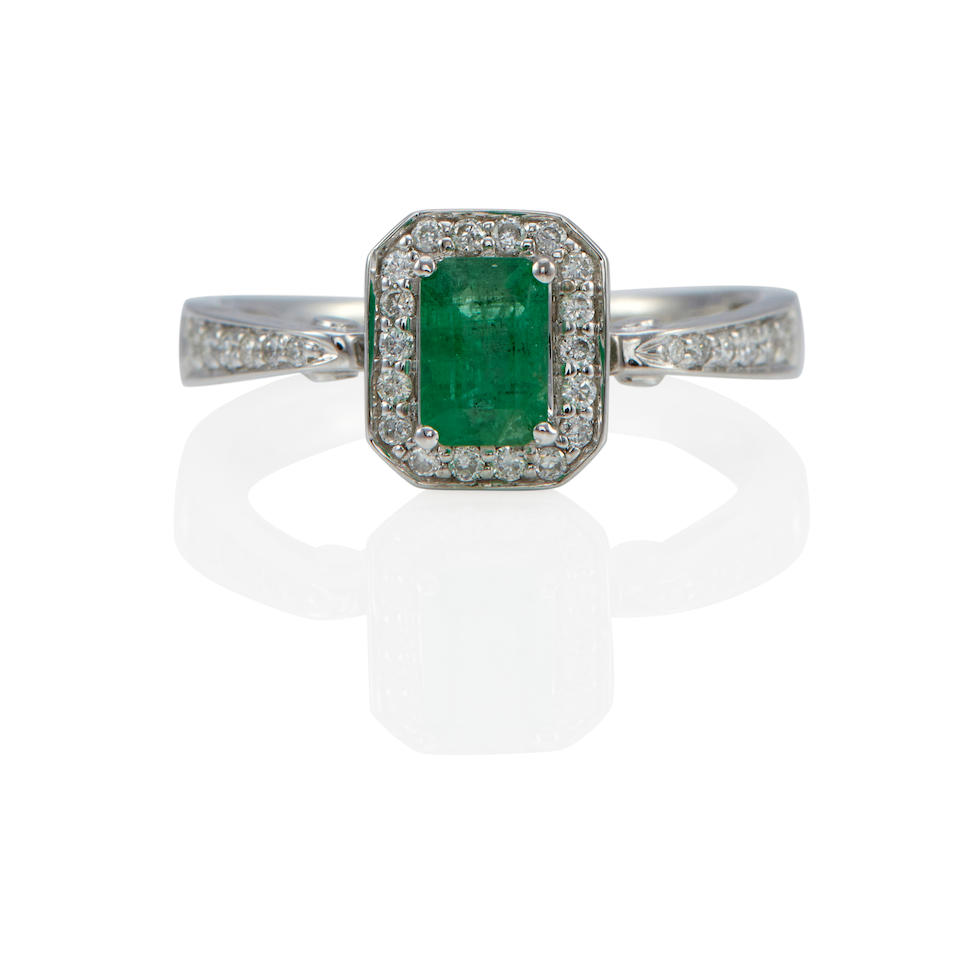 EFFY: A 14K WHITE GOLD, EMERALD AND DIAMOND RING