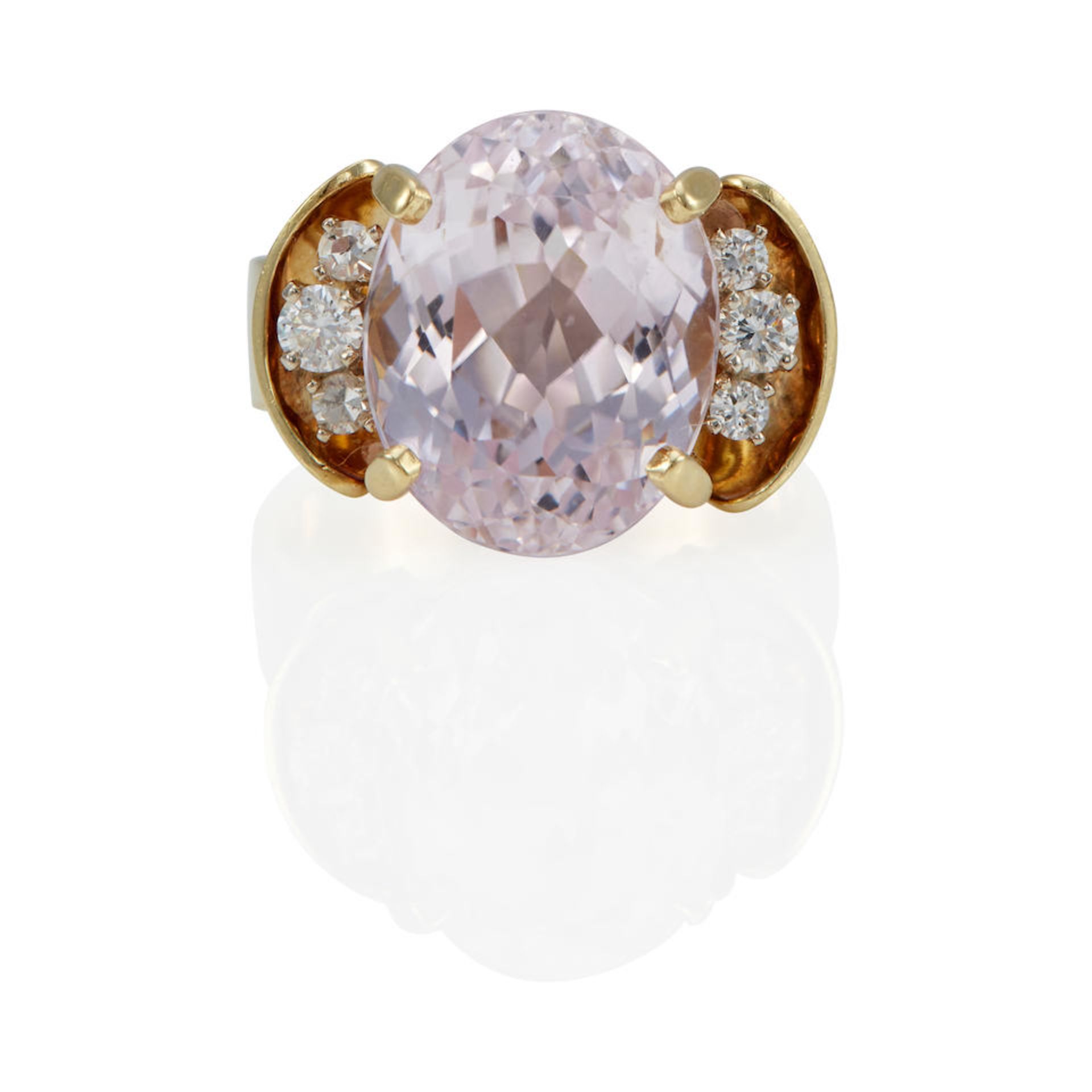 AN 18K GOLD, KUNZITE AND DIAMOND RING